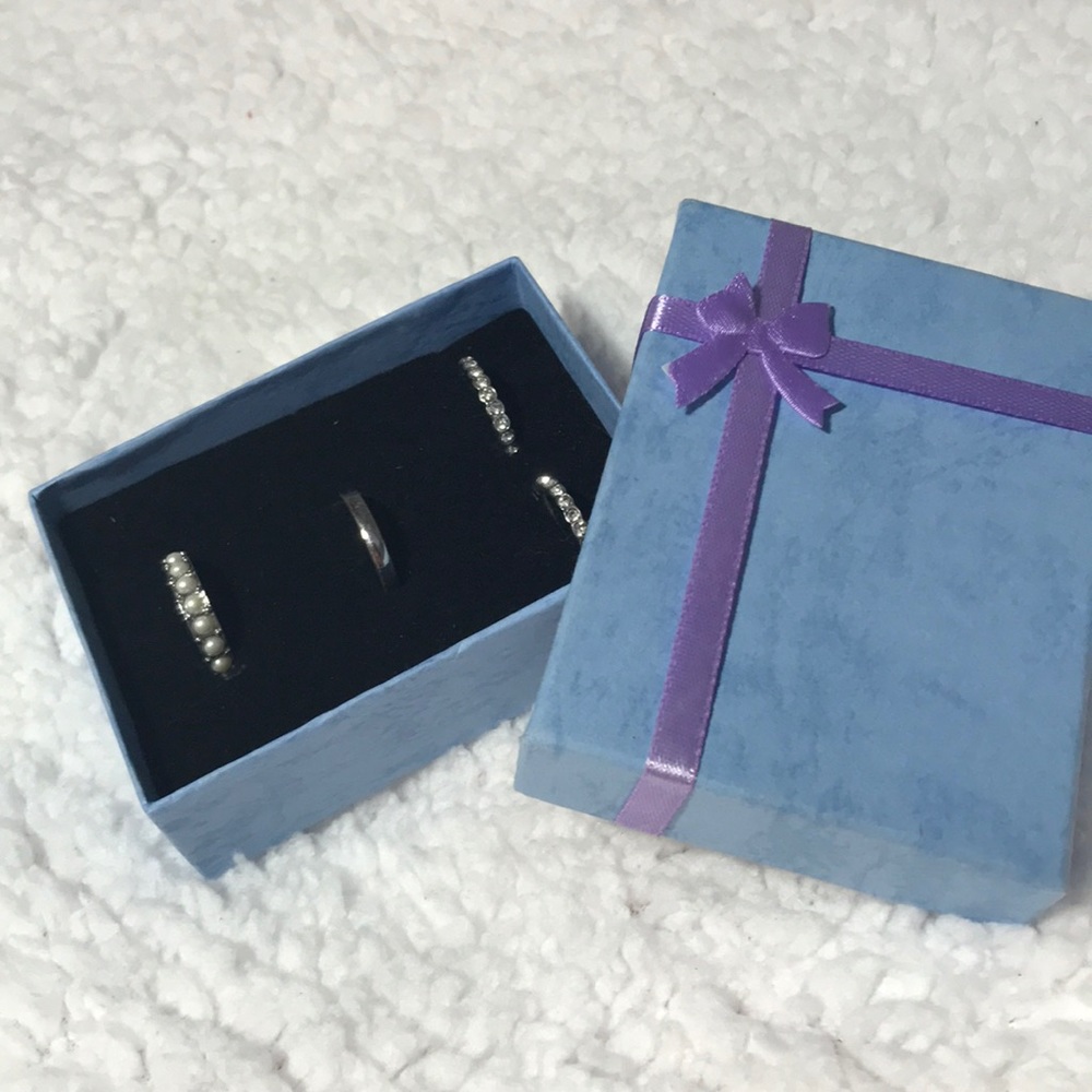 Ann Taylor Ring Set (Size 5)